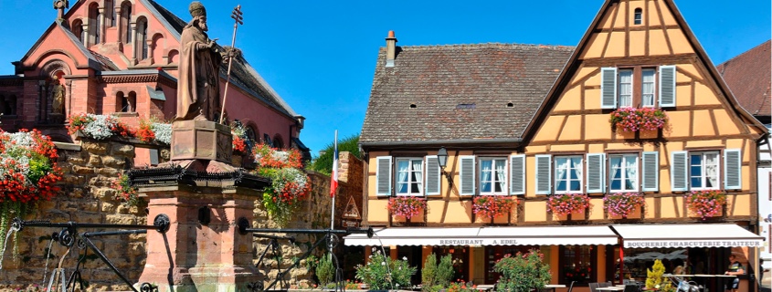 place-principale-chateau-eguisheim